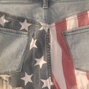 Mossimo Shorts w USA 🇺🇸 Stars&Stripes pattern size 10 Perfect for summertime☀️